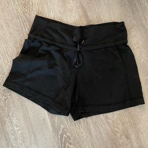 Lululemon shorts size 6